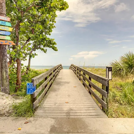Vibrant Condo - Walk To Indian Rocks Beach!