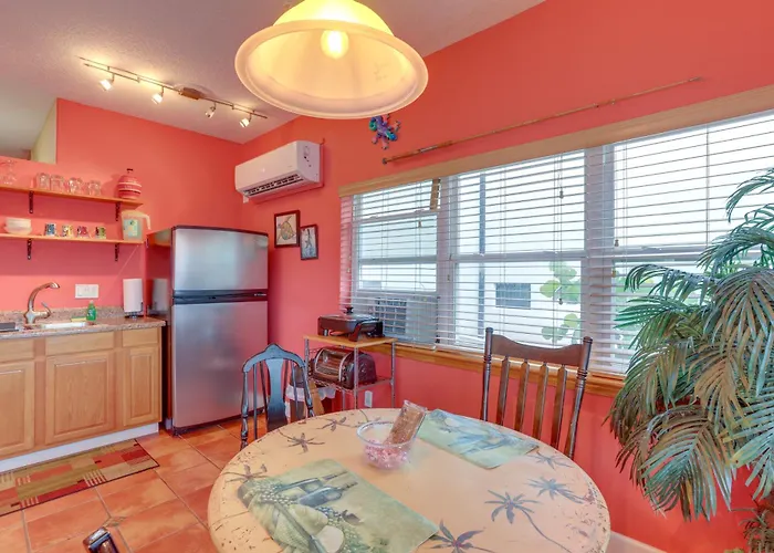 Walk To Indian Rocks - Vibrant Apartment Clearwater Beach