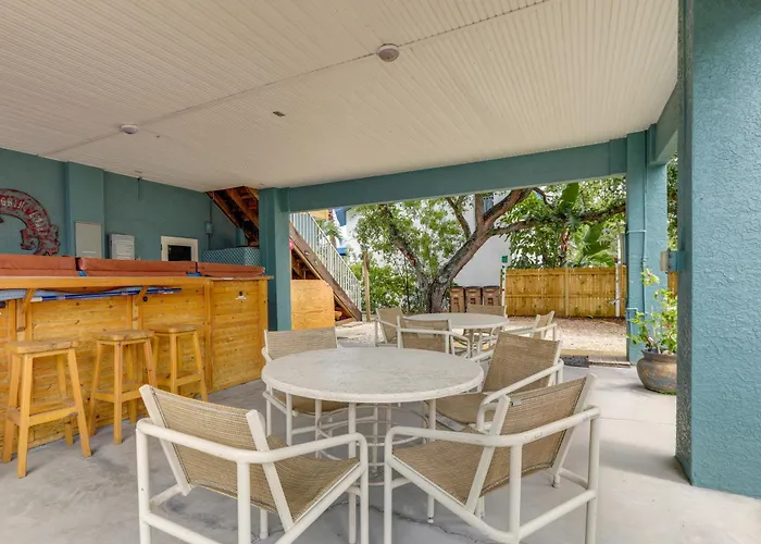 Walk To Indian Rocks - Vibrant Apartment Clearwater Beach
