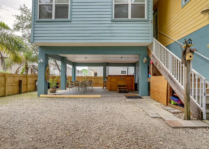 Walk To Indian Rocks - Vibrant Apartment *
